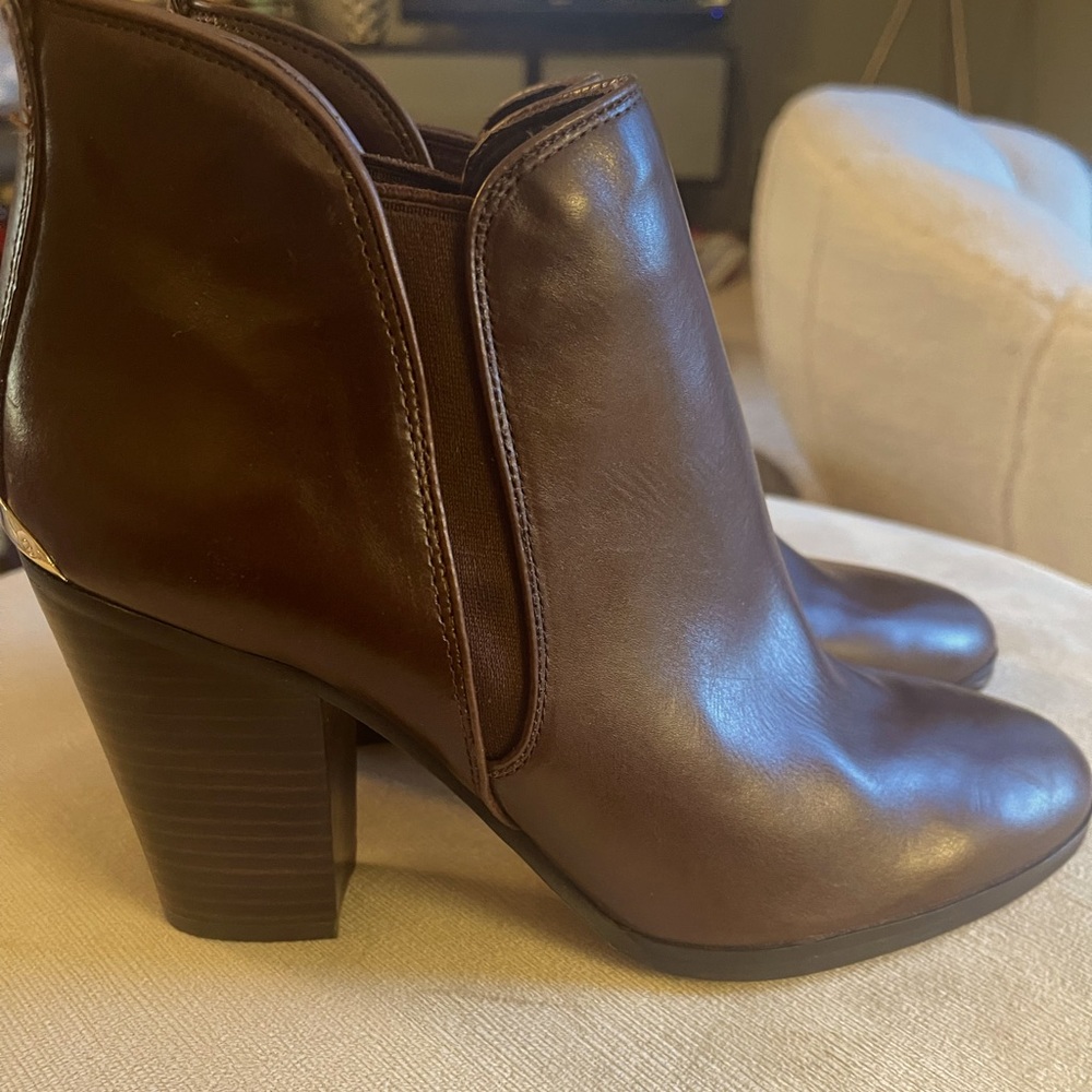 Beautiful brand  new Michael Kors brown boots.
